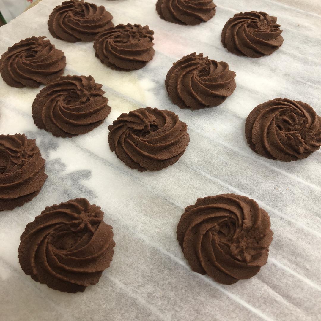 挤花毫无压力的巧克力曲奇