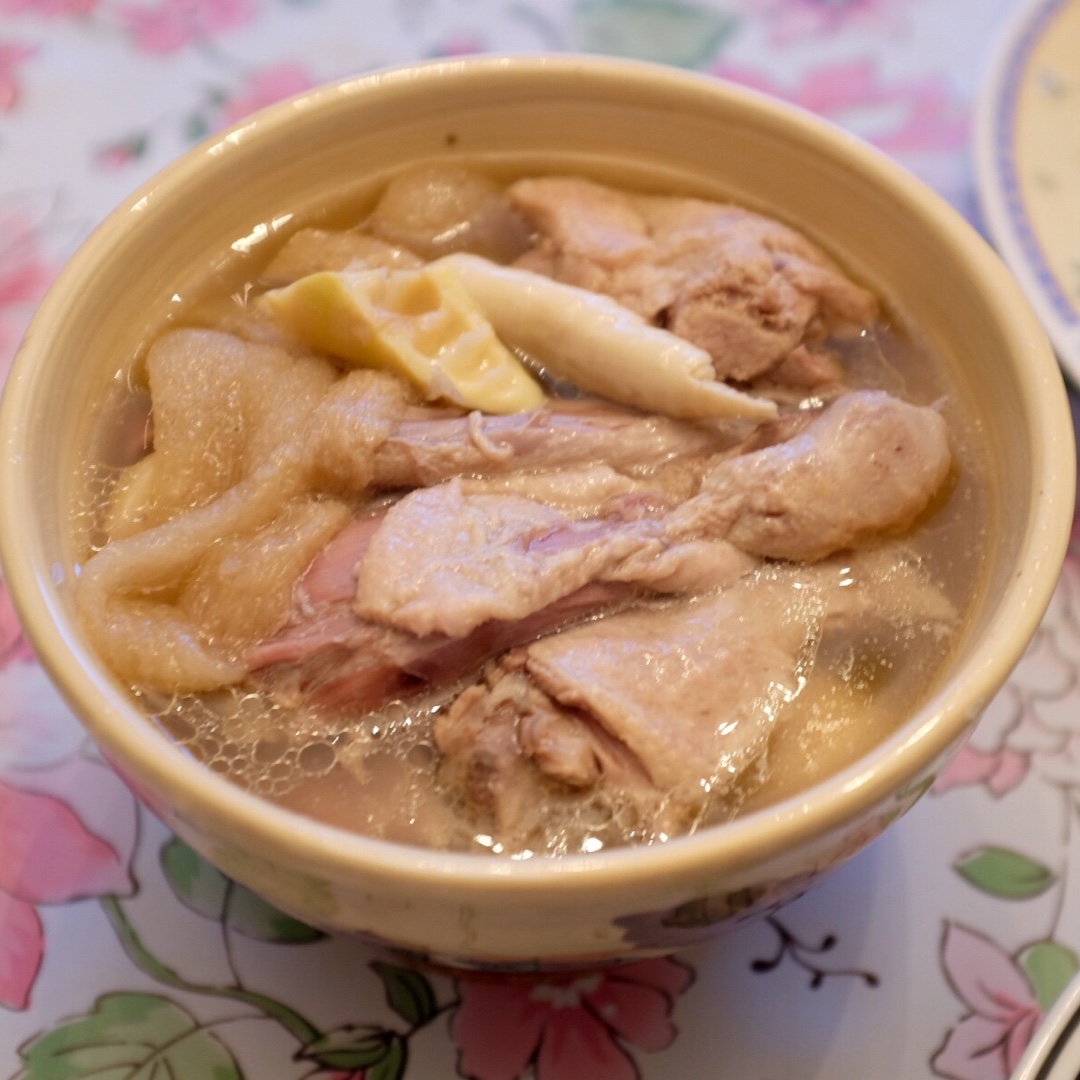 竹荪笋干鸭腿汤