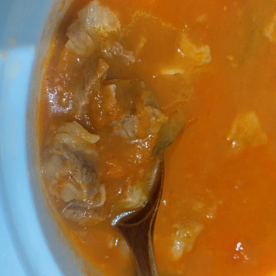 汤浓肉嫩的番茄牛腩，牛腩软烂秘法