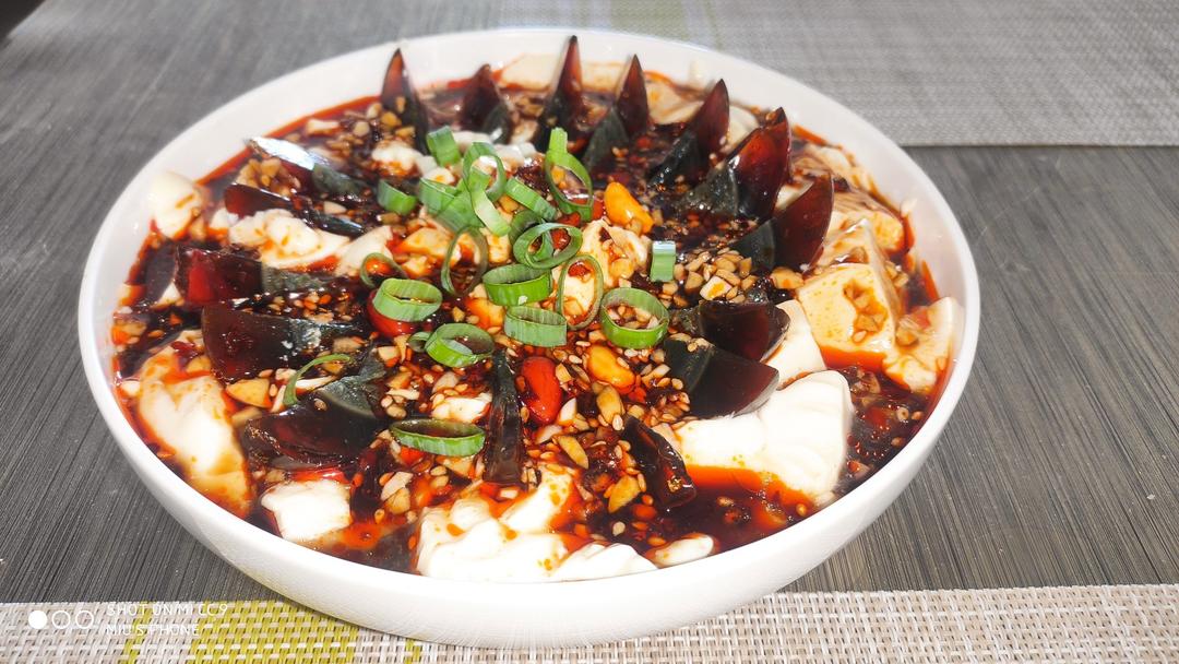 皮蛋拌豆腐