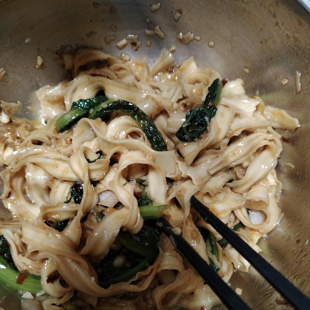 十分钟就能吃上的超简单油泼面