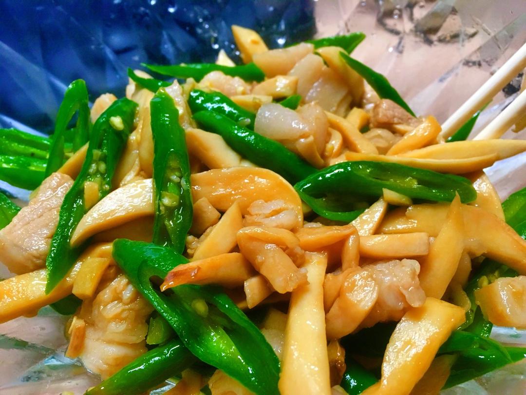 排骨炖学姐做的青椒素炒杏鲍菇