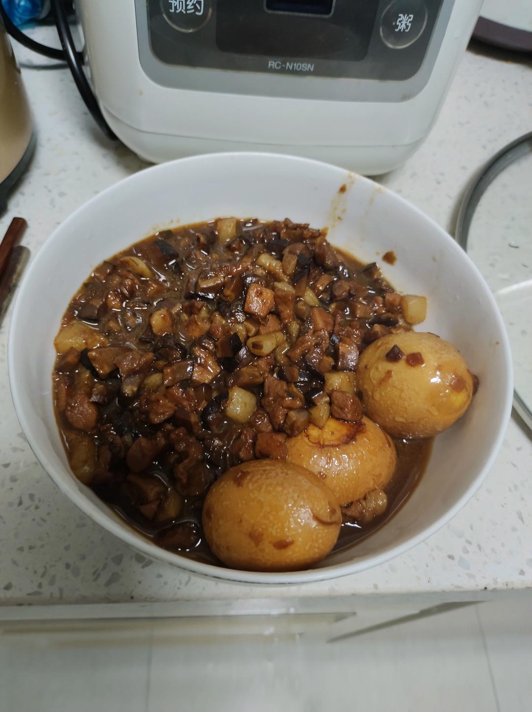 洋葱酥卤肉饭