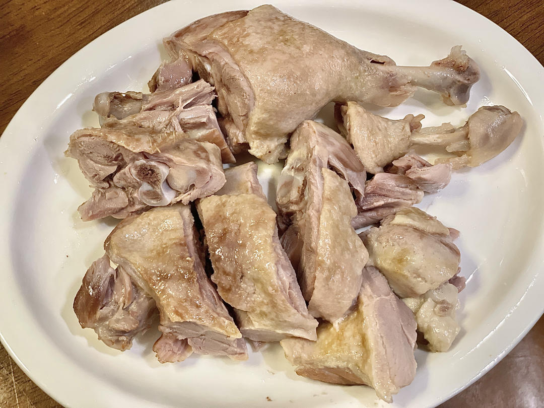 盐水鸭，不焯水，仅需一个小妙招，一只鸭腿足够有滋有味