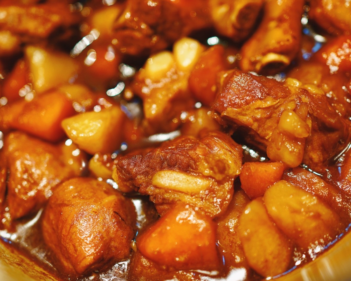 猪肋排炖土豆胡萝卜的做法