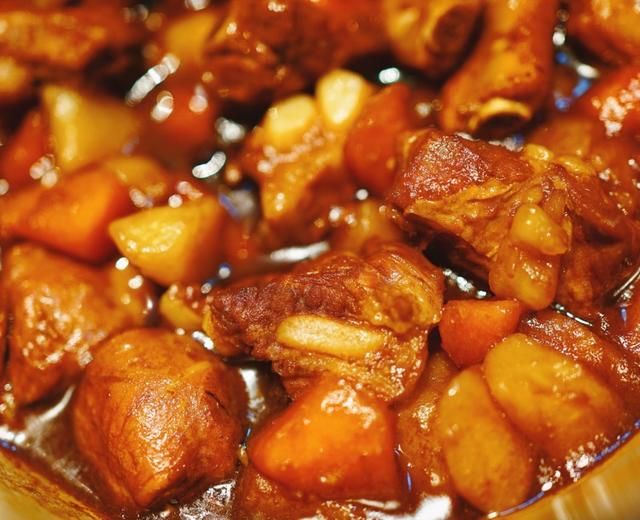 猪肋排炖土豆胡萝卜的做法
