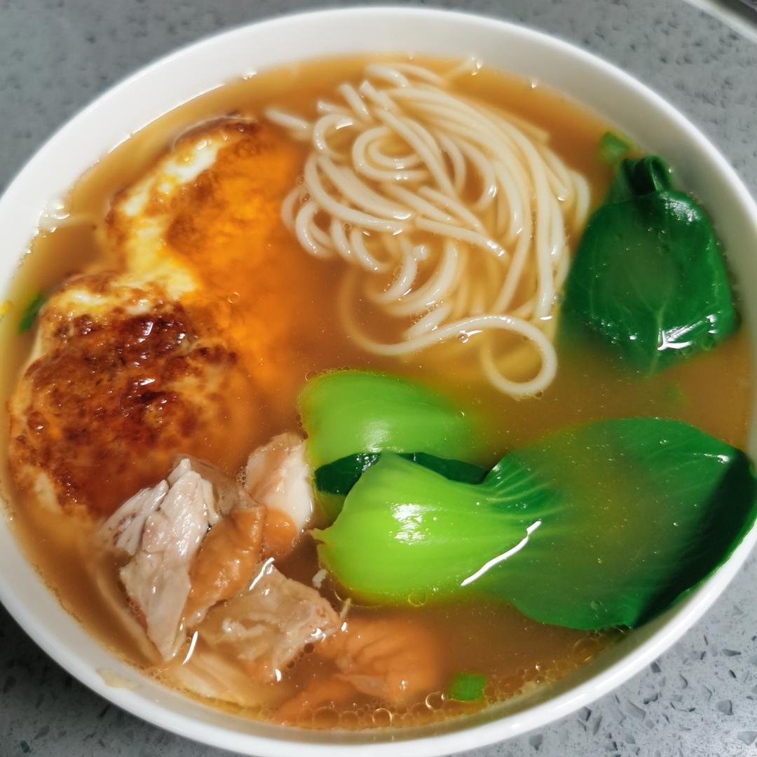 #清汤挂面/阳春面#10分钟快速搞定，连汤底都喝光光～