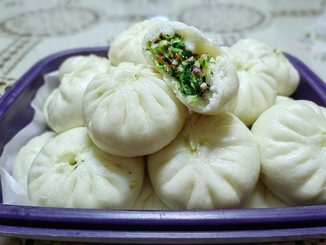 碧绿的香菇菜包子