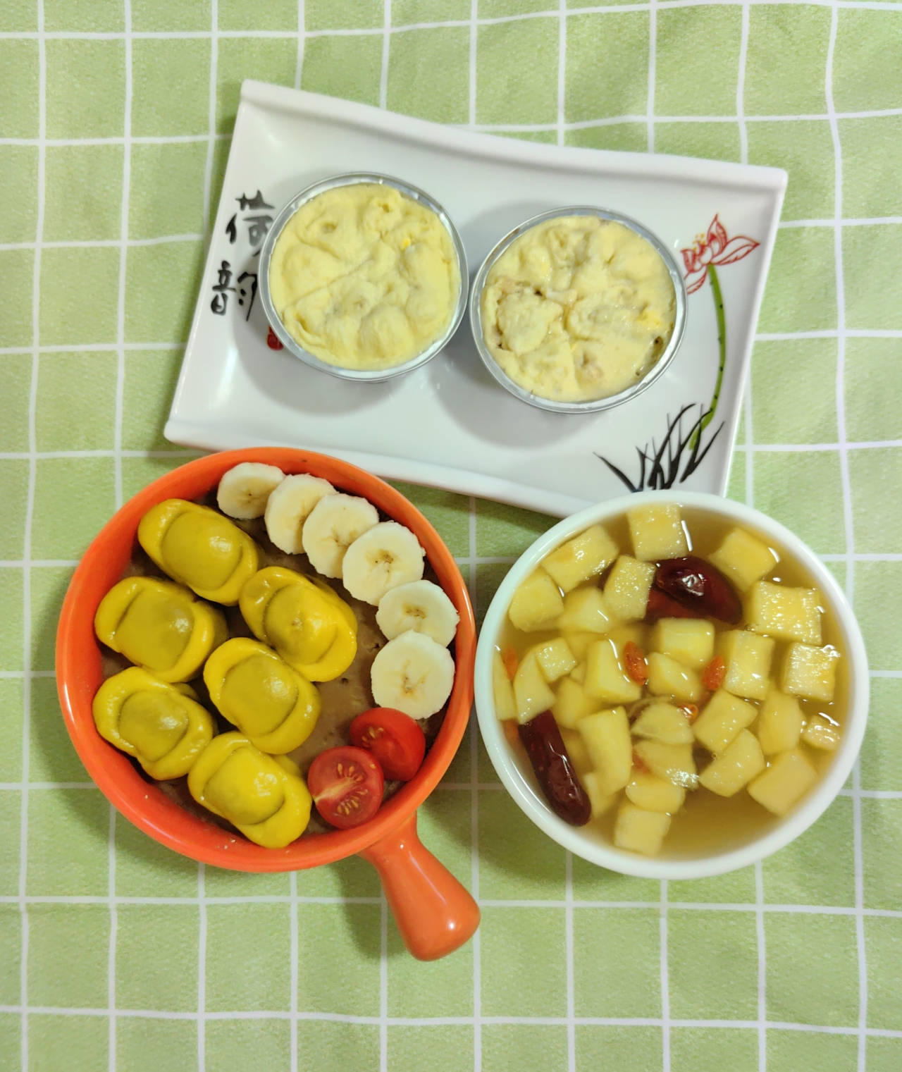 今日早餐：元宝汤圆红薯泥，苹果热饮，肉沫鸡蛋羹