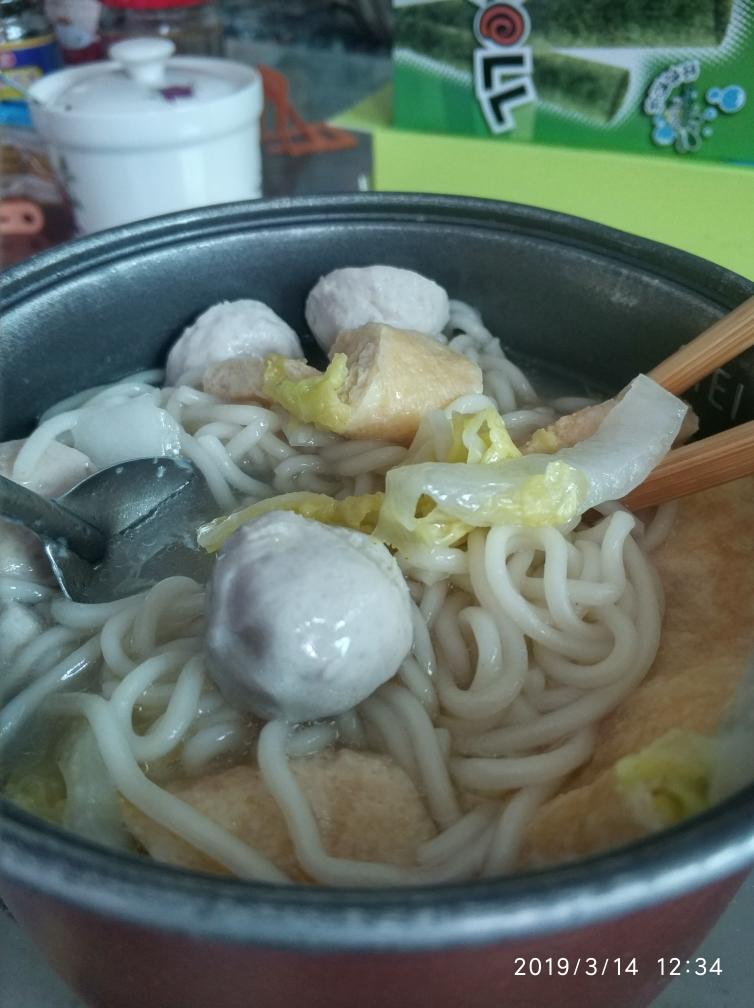 电饭锅肉丸娃娃菜豆腐皮面汤