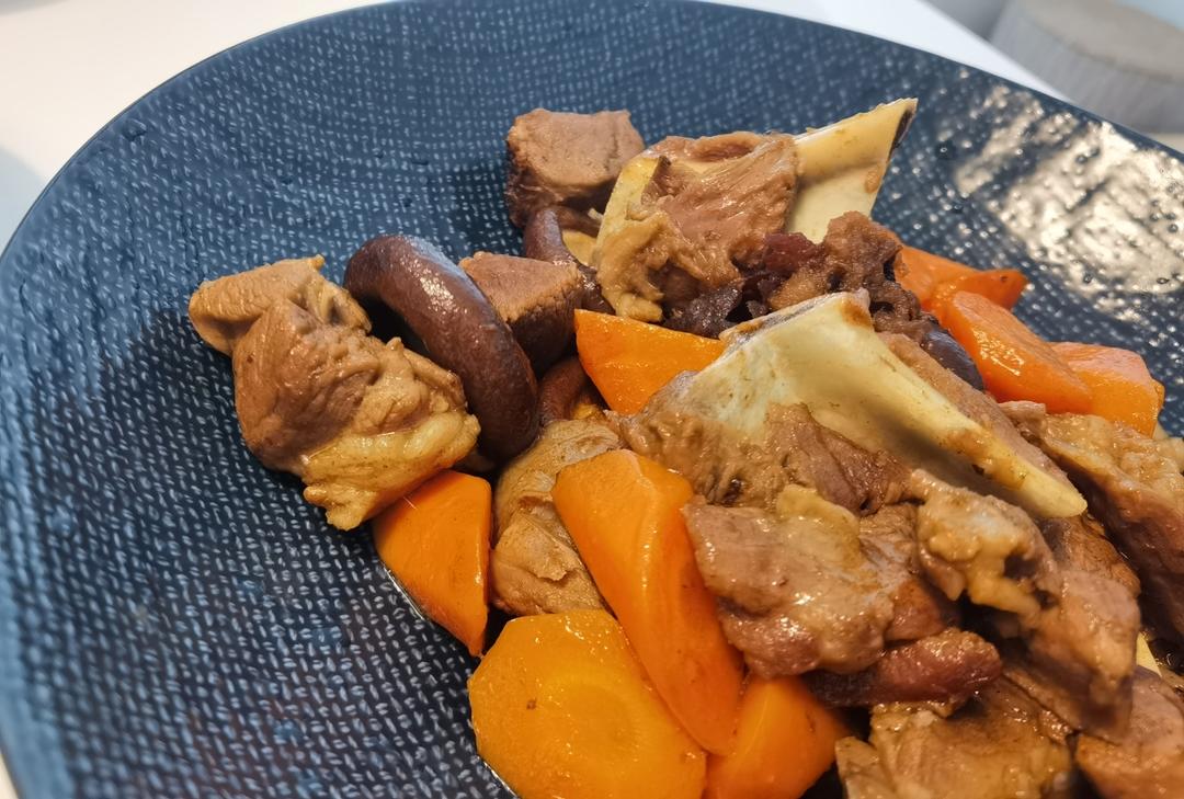 胡萝卜炖羊腿