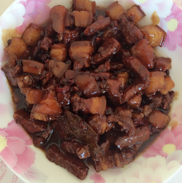 吃着碗里望着锅里的红烧肉