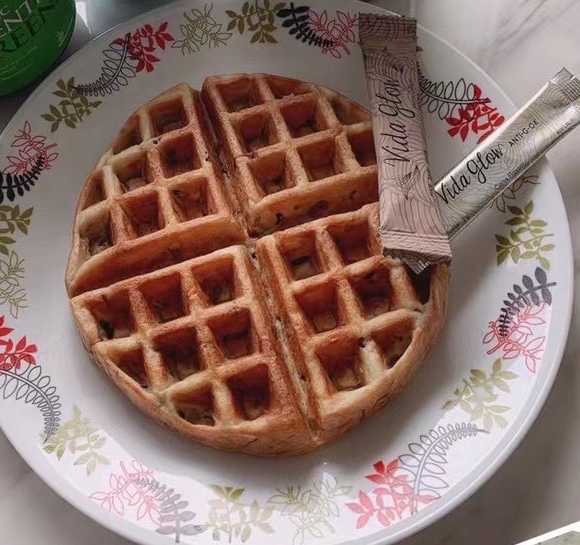 腊味芋头粒华夫饼：童年的回忆：香喷喷的腊味芋头格仔饼，大人小孩都爱吃早餐或下午茶来一块好满足，你一定会爱上的