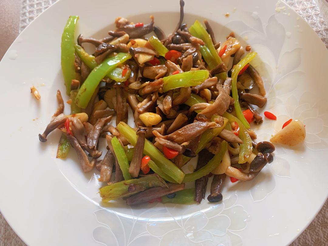 小炒蘑菇🍄