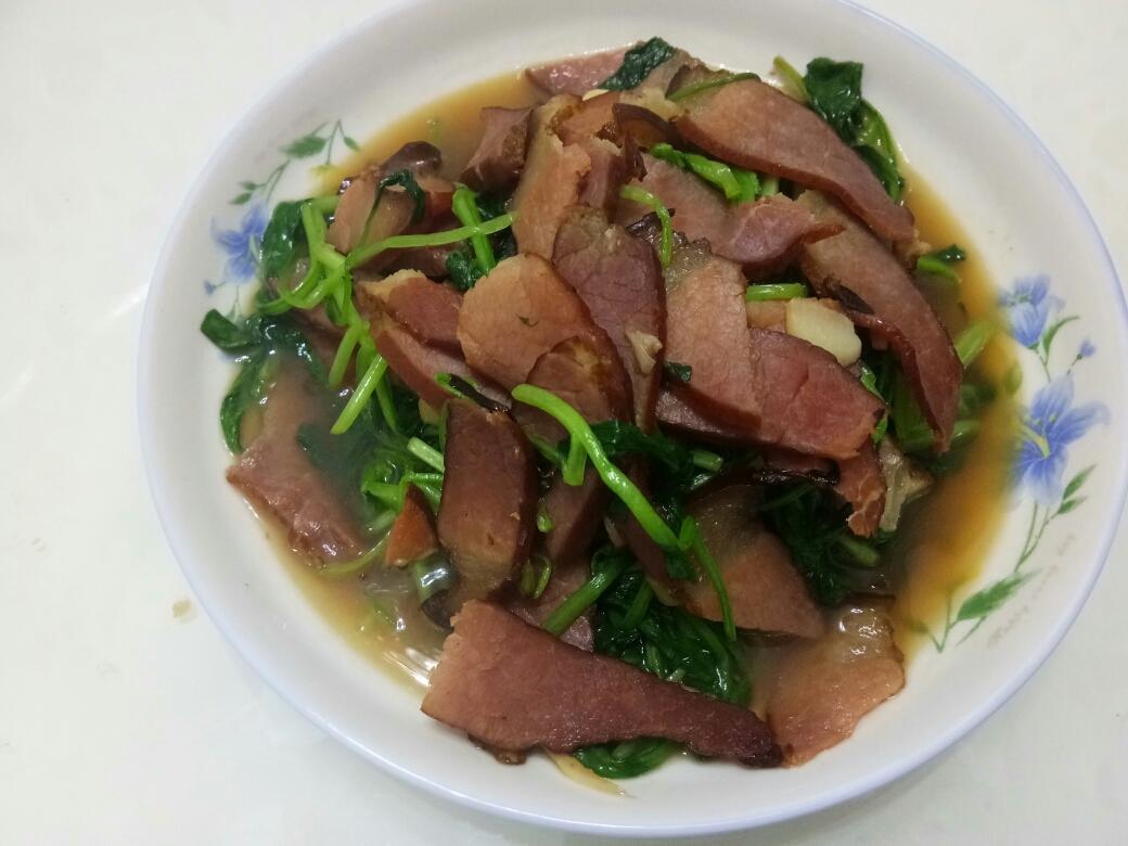 腊肉炒鸡毛菜