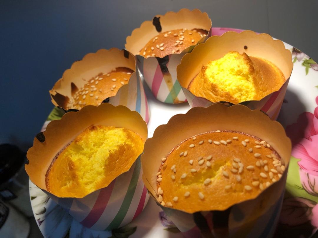 软绵绵的纸杯蛋糕