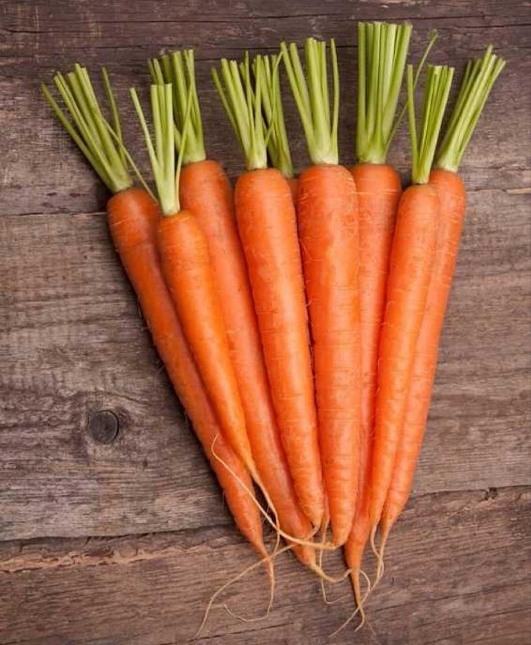 蒜蓉西兰花胡萝卜炒木耳的做法 步骤2