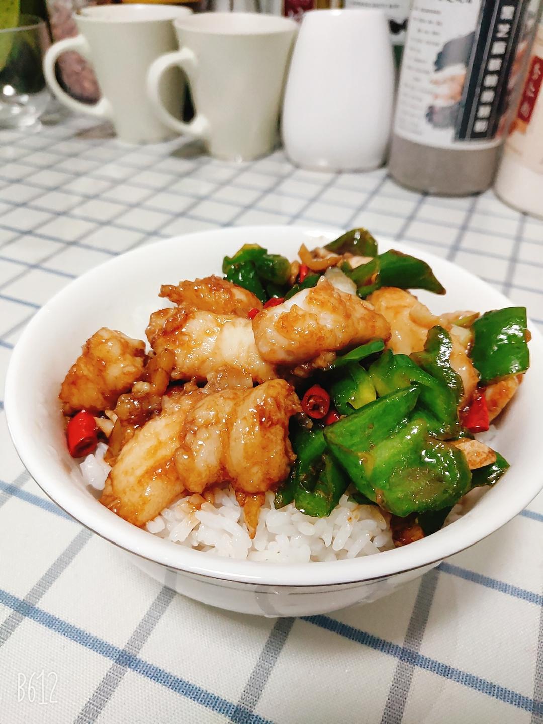 快手美味的巴沙鱼盖饭的做法