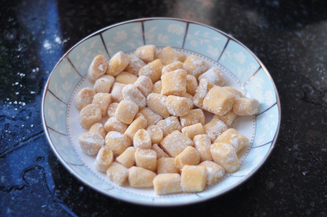 Q弹芋圆的做法 （有视频，学会做柔韧不散的面团）