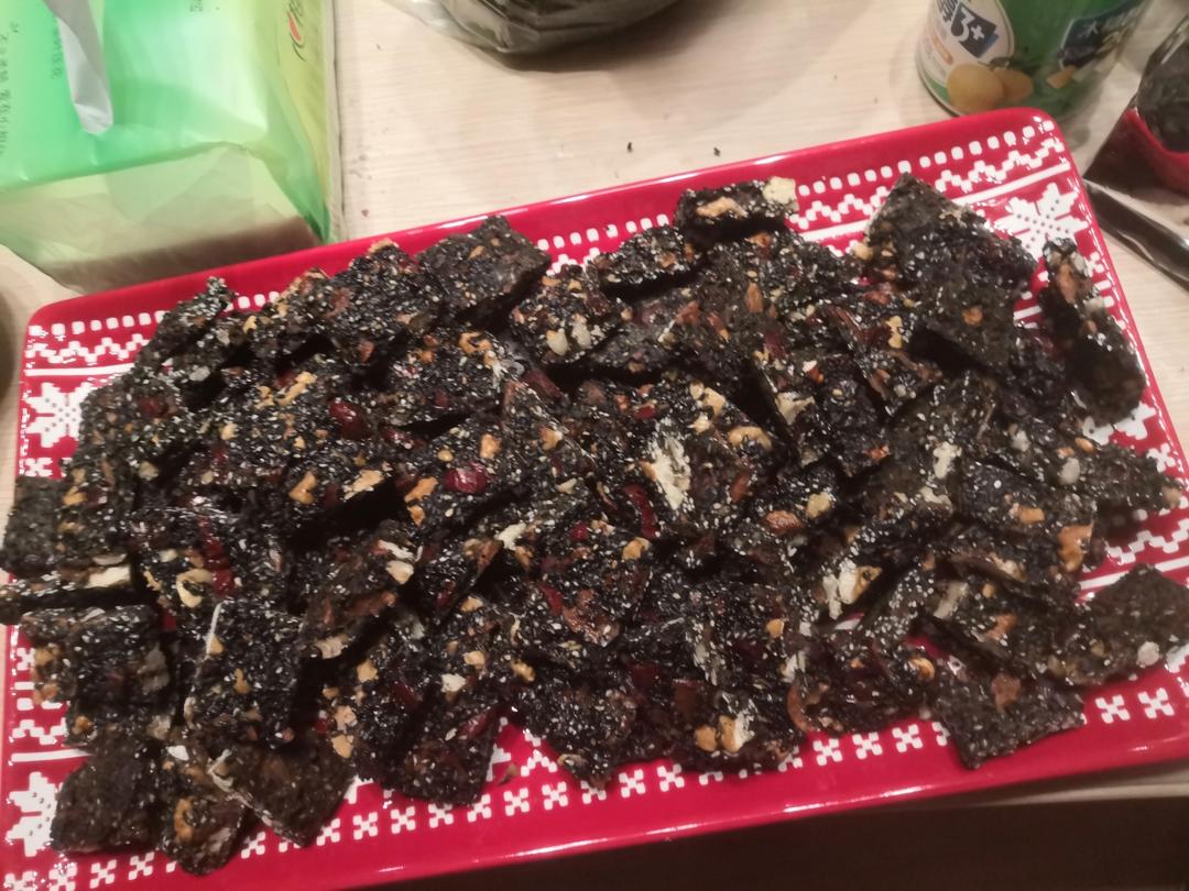 无糖无油健康小零食：红枣核桃芝麻薄脆