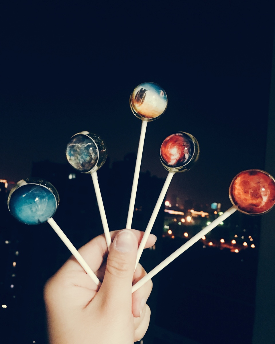 这个暑假，我们送你一个的温柔宇宙——星空棒棒糖