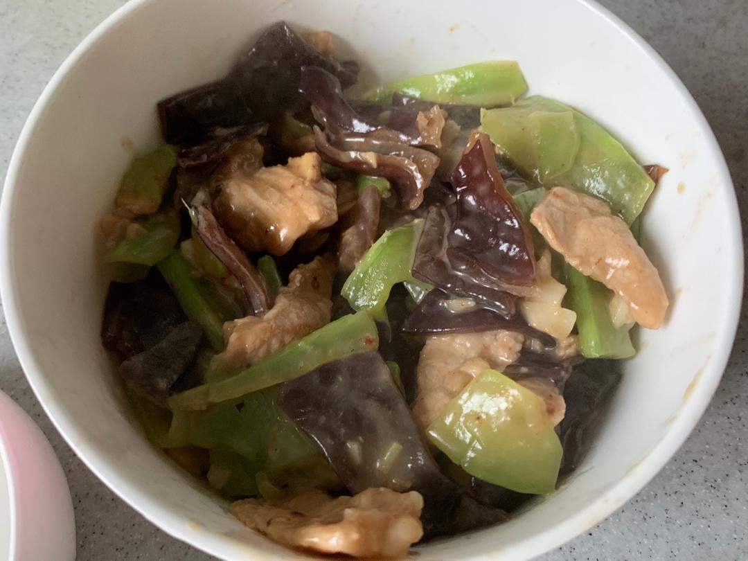 木耳莴笋炒肉片