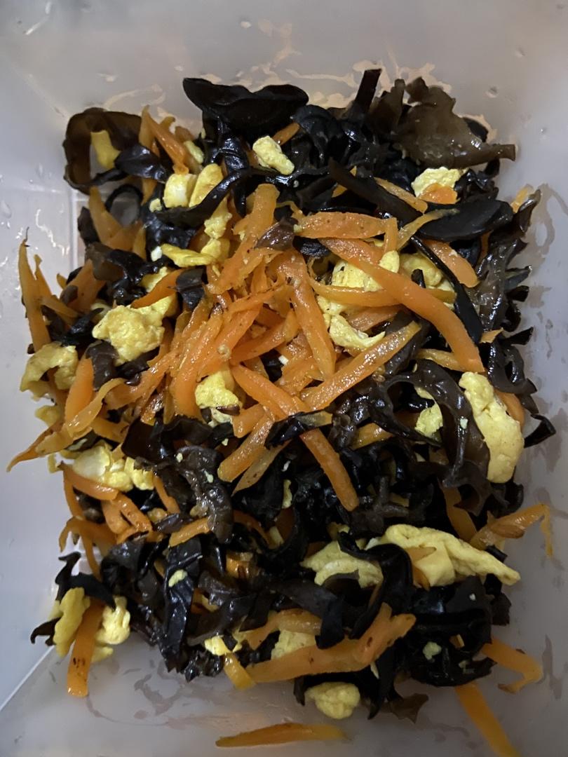 木耳胡萝卜炒鸡蛋超级好吃