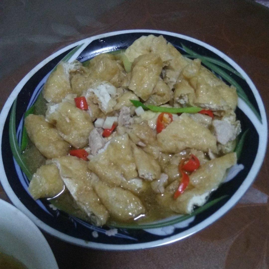 五花肉烧油豆腐