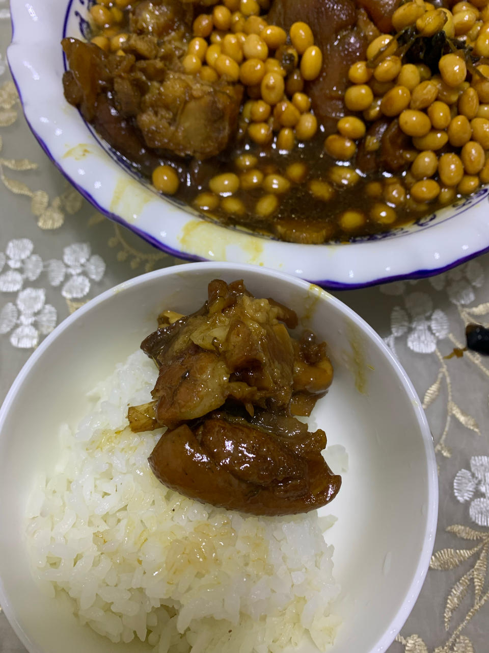 流口水的黄豆炖猪蹄