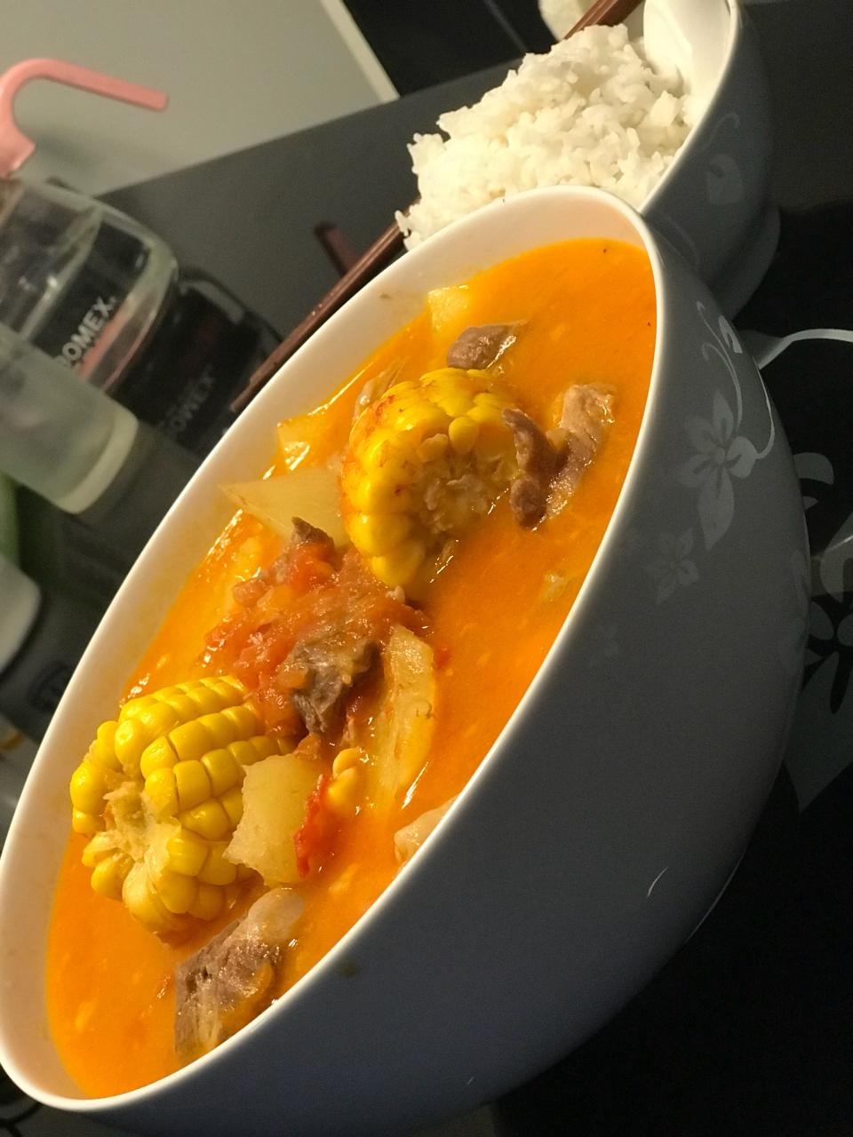 番茄土豆玉米排骨汤
