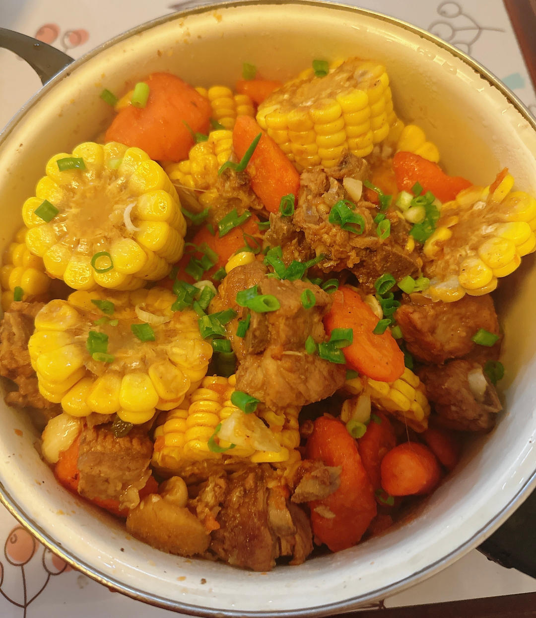 红烧排骨土豆炖玉米