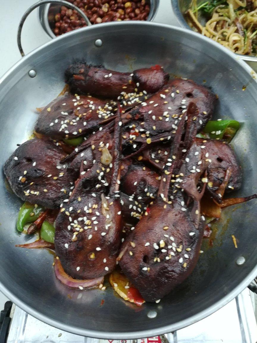 干锅辣鸭头