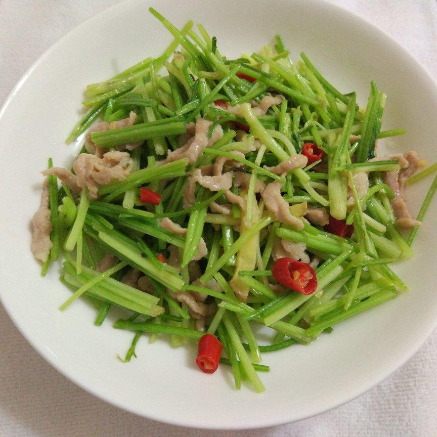 旧巢客雁做的芹菜炒肉丝