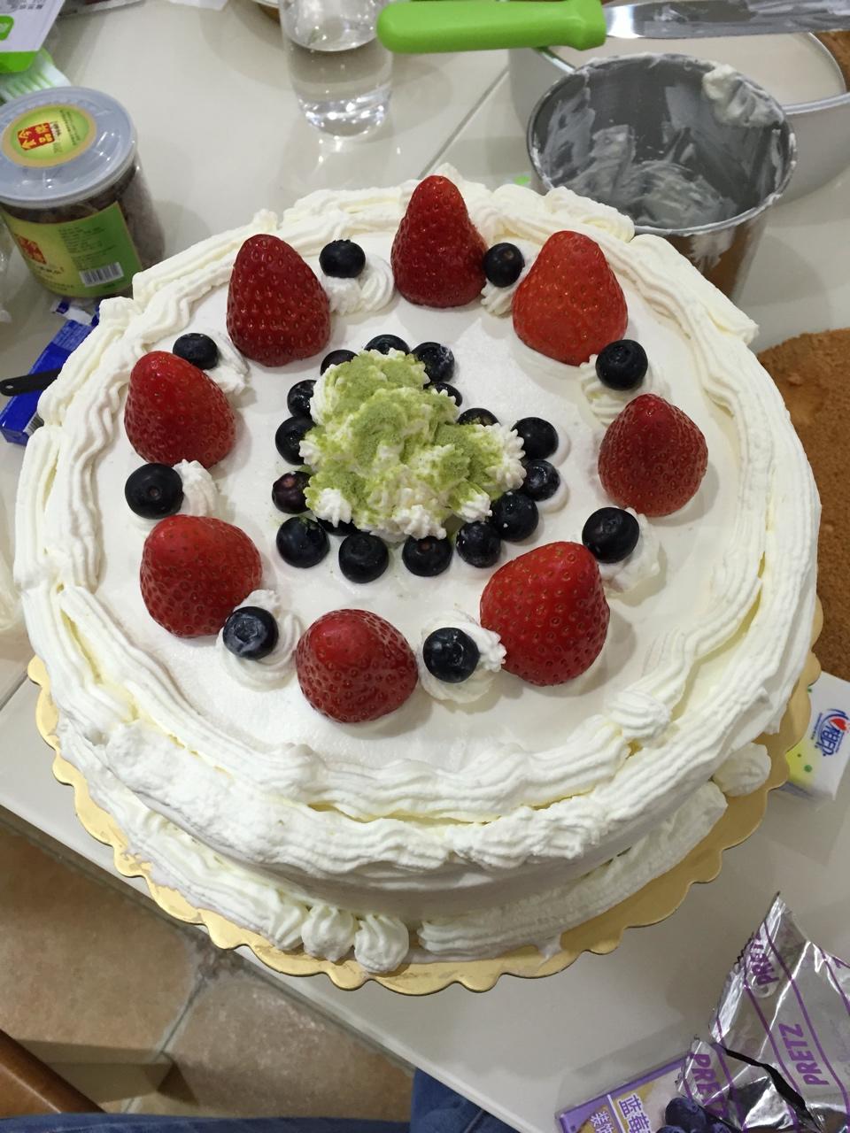 我们小尾巴的烘培做的十寸戚风蛋糕(君之改良版)