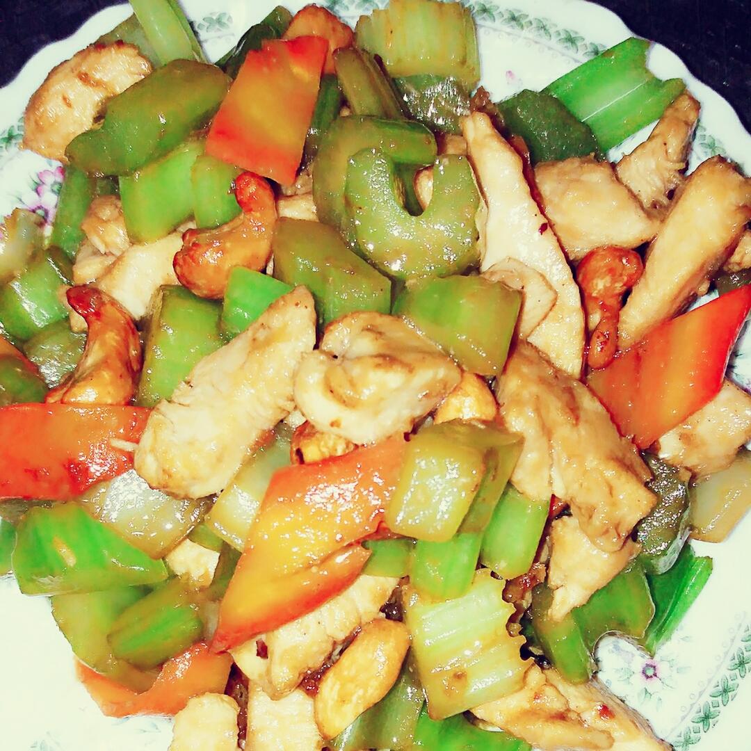 腰果芹菜炒鸡丁