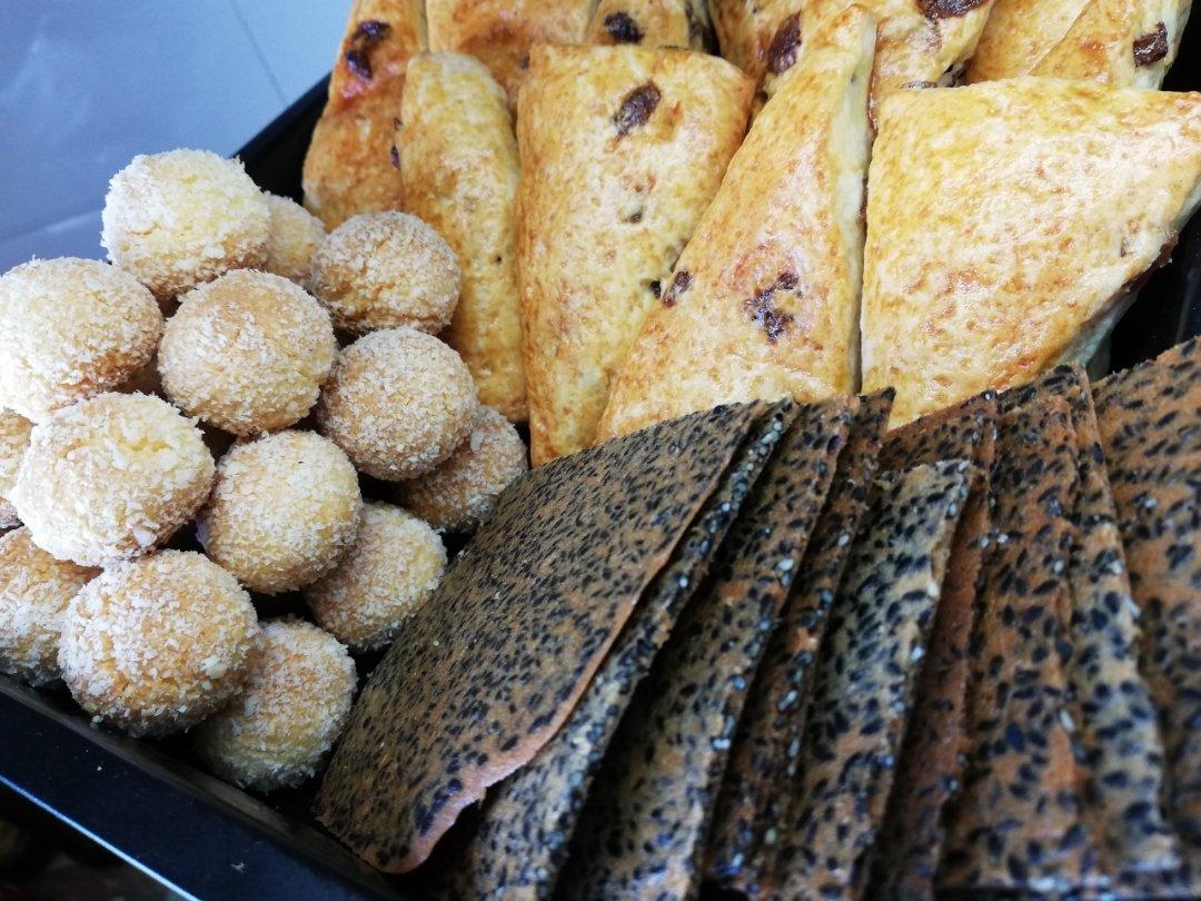 芝麻薄脆饼干，一步操作，超级简单