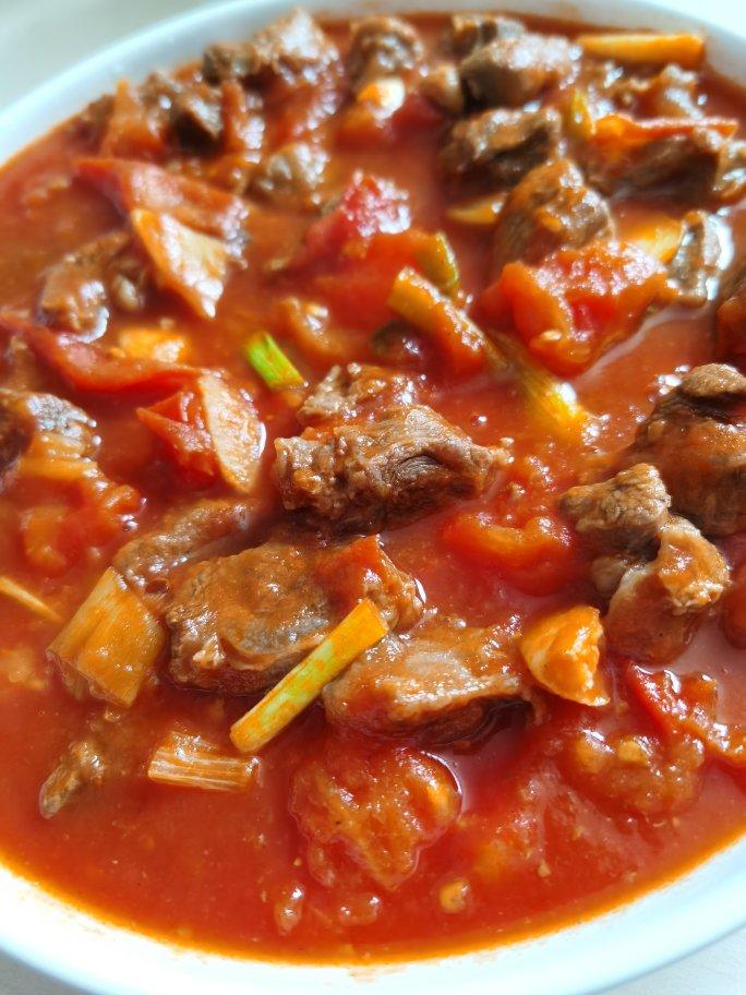 厨师长教你：“西红柿炖牛肉”的家常做法，营养又美味