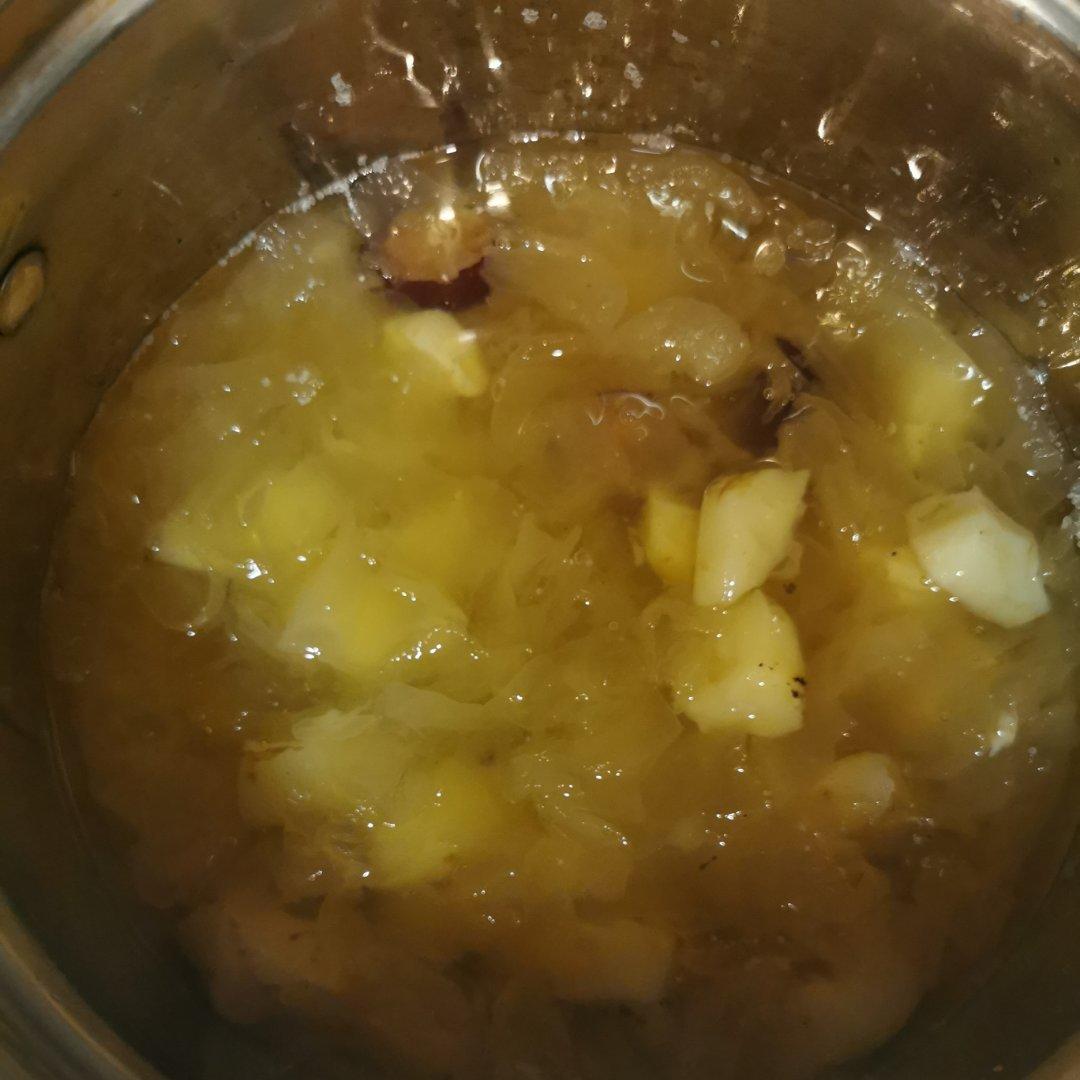 红枣银耳马蹄糖水——很滋润养颜哦