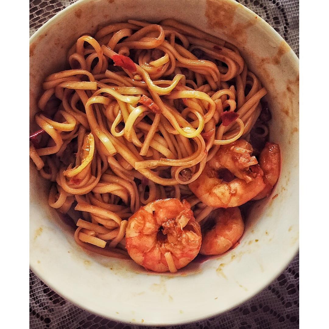 辣汁虾仁面（简单）的做法