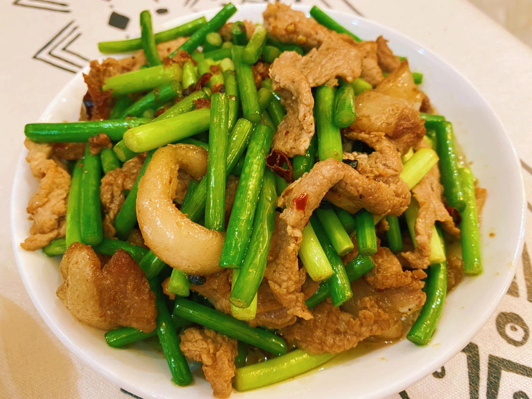 简单易做的下饭菜－蒜苔炒肉