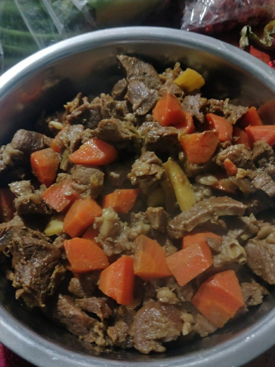 胡萝卜烧牛肉