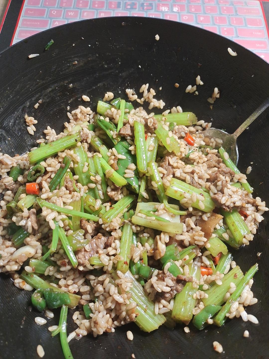 下饭神器又来了，试试这道芹菜炒牛肉！！