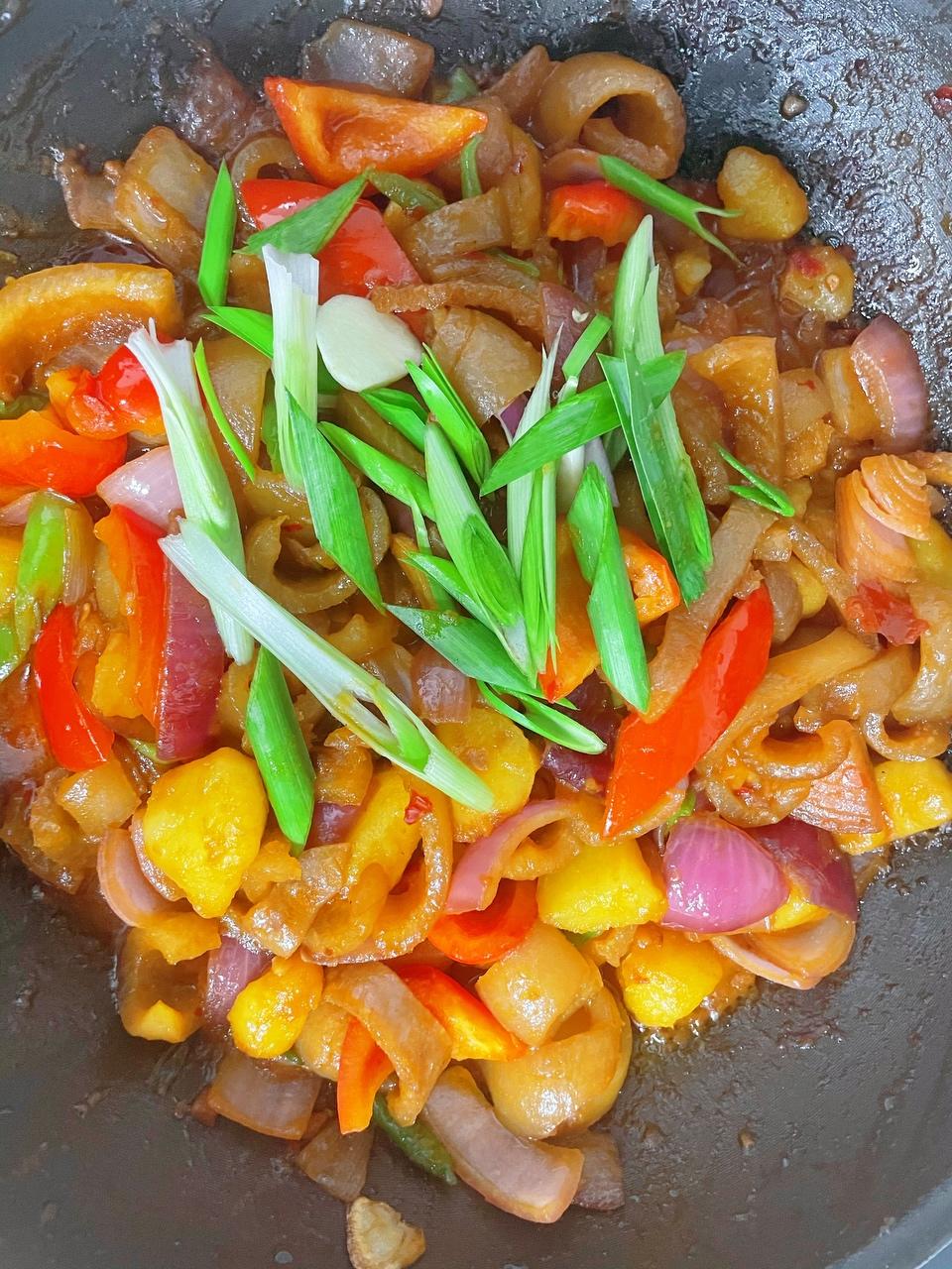 干锅猪皮的做法