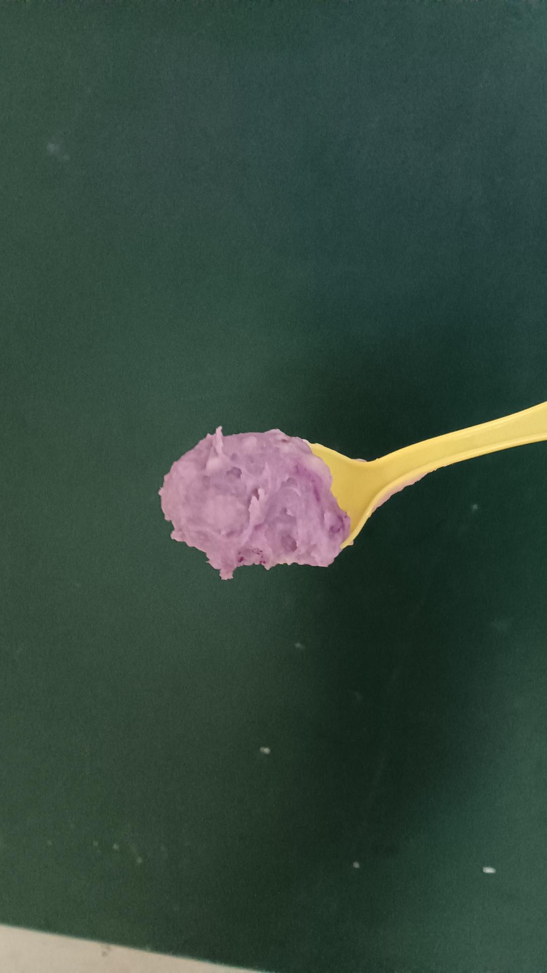 一口封神的芋泥奶酪球
