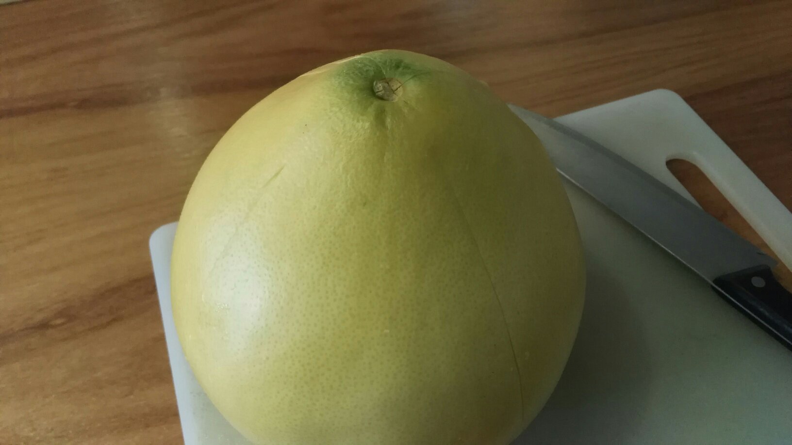 最省力气的开柚子方法的做法
