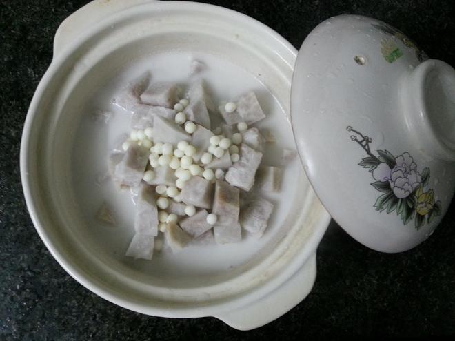 椰香芡实芋头煲的做法
