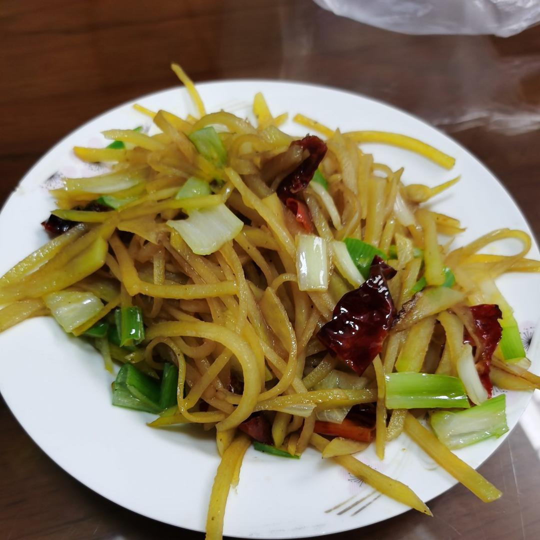 厨师长教你：“炝炒土豆丝”的家常做法，口感爽脆