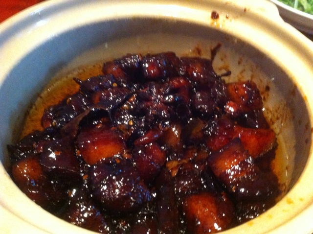 吃着碗里望着锅里的红烧肉