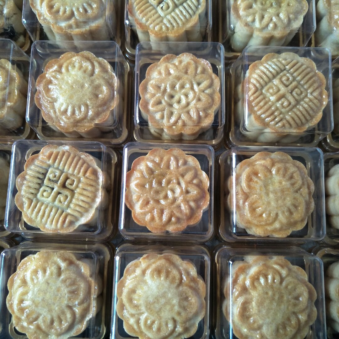 广式月饼—蛋黄莲蓉月饼