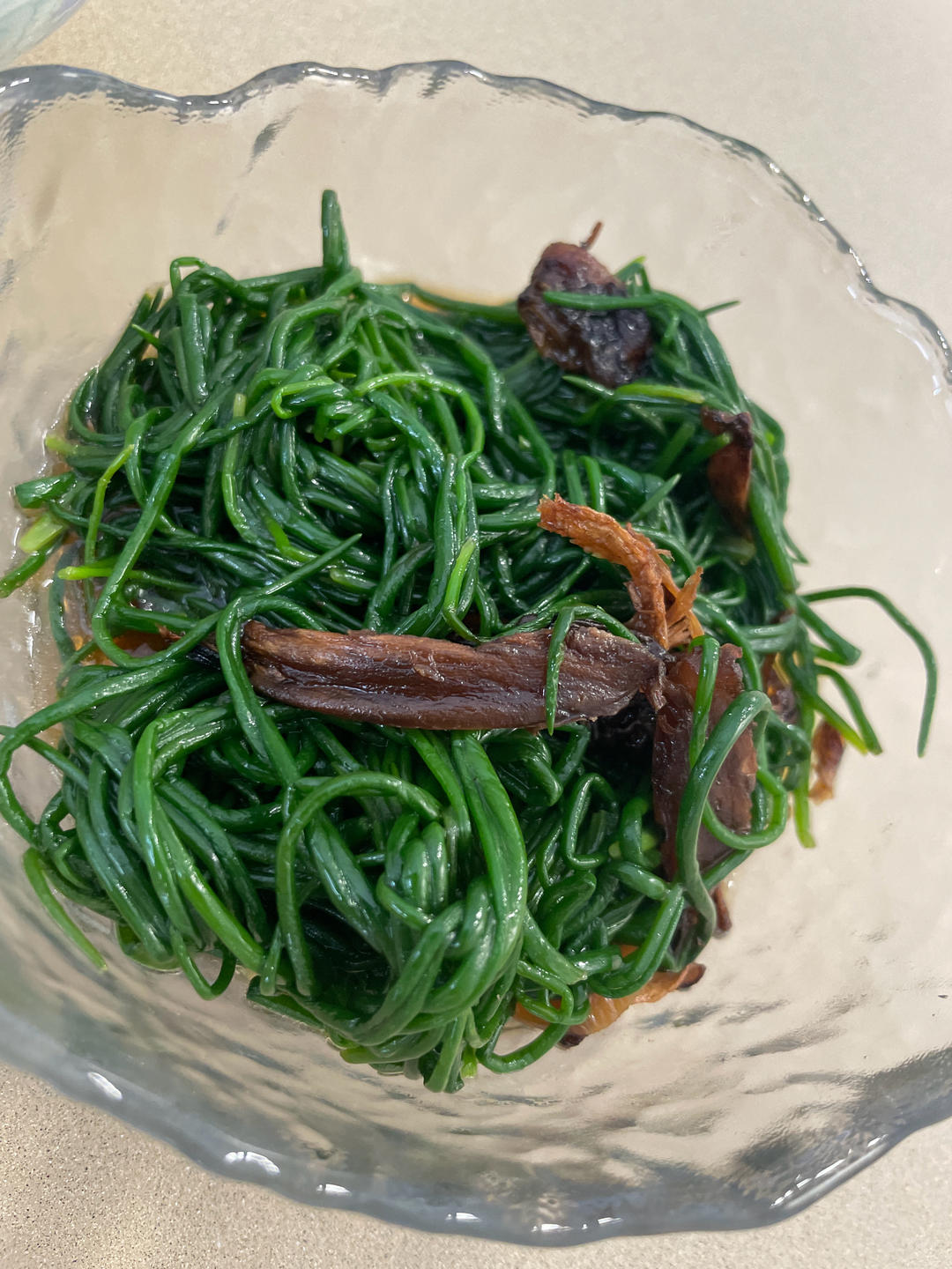 绿脆绿脆的凉拌沙葱